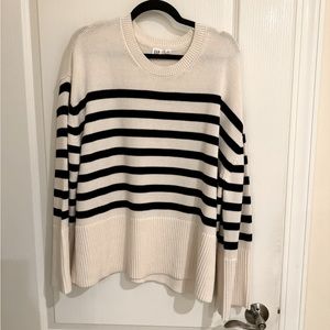 GAP split hem crew neck sweater